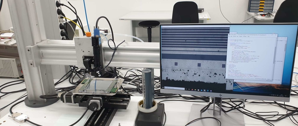 Here a machine measuring CMS sensors, you see the recorded image plus the code for auto focusing